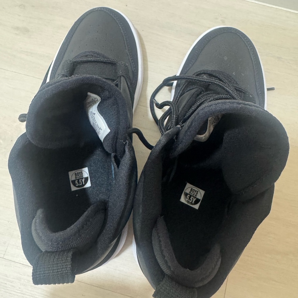 Nike Black and Red Sneakers with Jumpman Logo - Picture 4 of 5